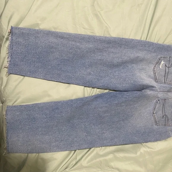 NWT-American Eagle Mom Jeans-Women’s Size 10 Short (30W) - Picture 2 of 7